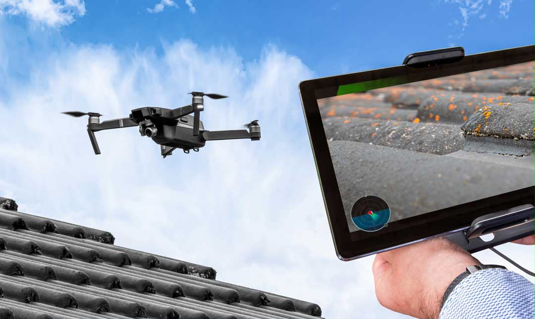 Inspection de toiture par drone avec retour vidéo en direct sur tablette à Massy